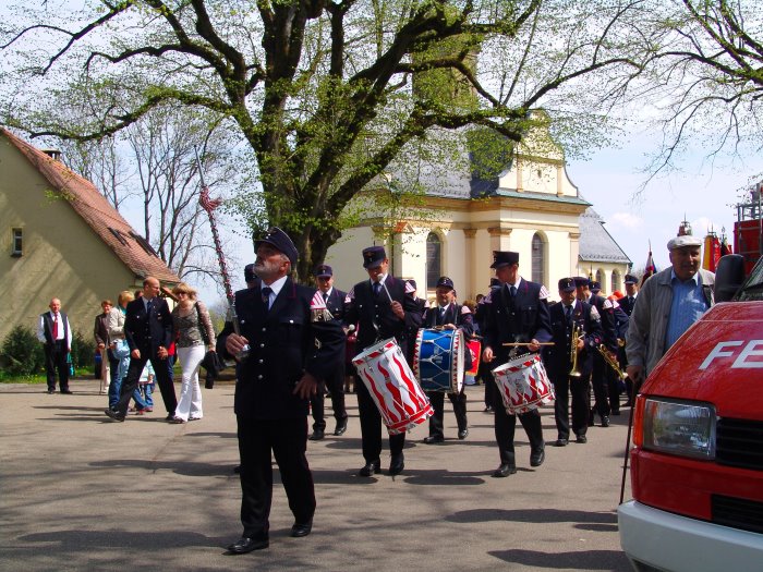 Abmarsch zur Gemeindehalle