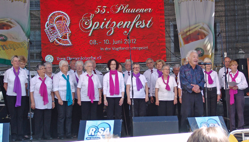 Gemischter Chor auf dem Spitzenfest