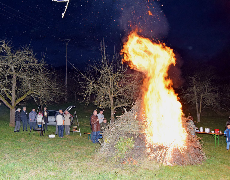 Das Feuer brennt