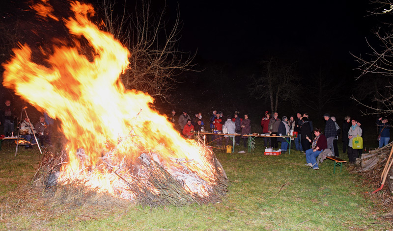 Die Flammen werden immer hher