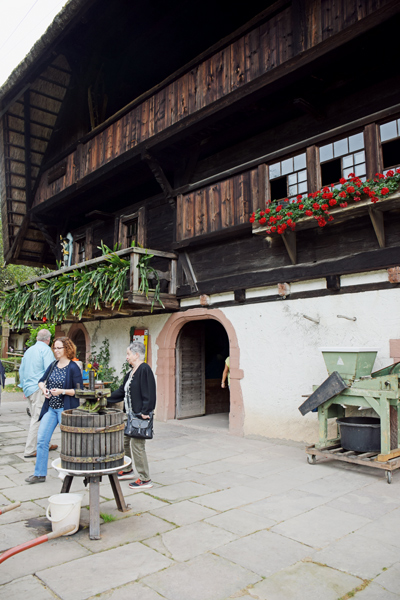 Vor dem Lorenzenhof vom Freilichtmuseum